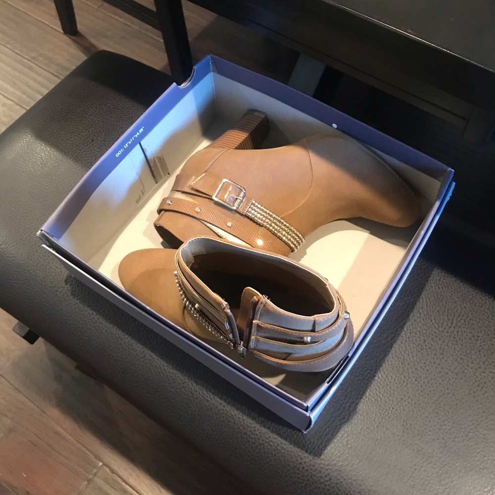 Brown/Tan ankle boots